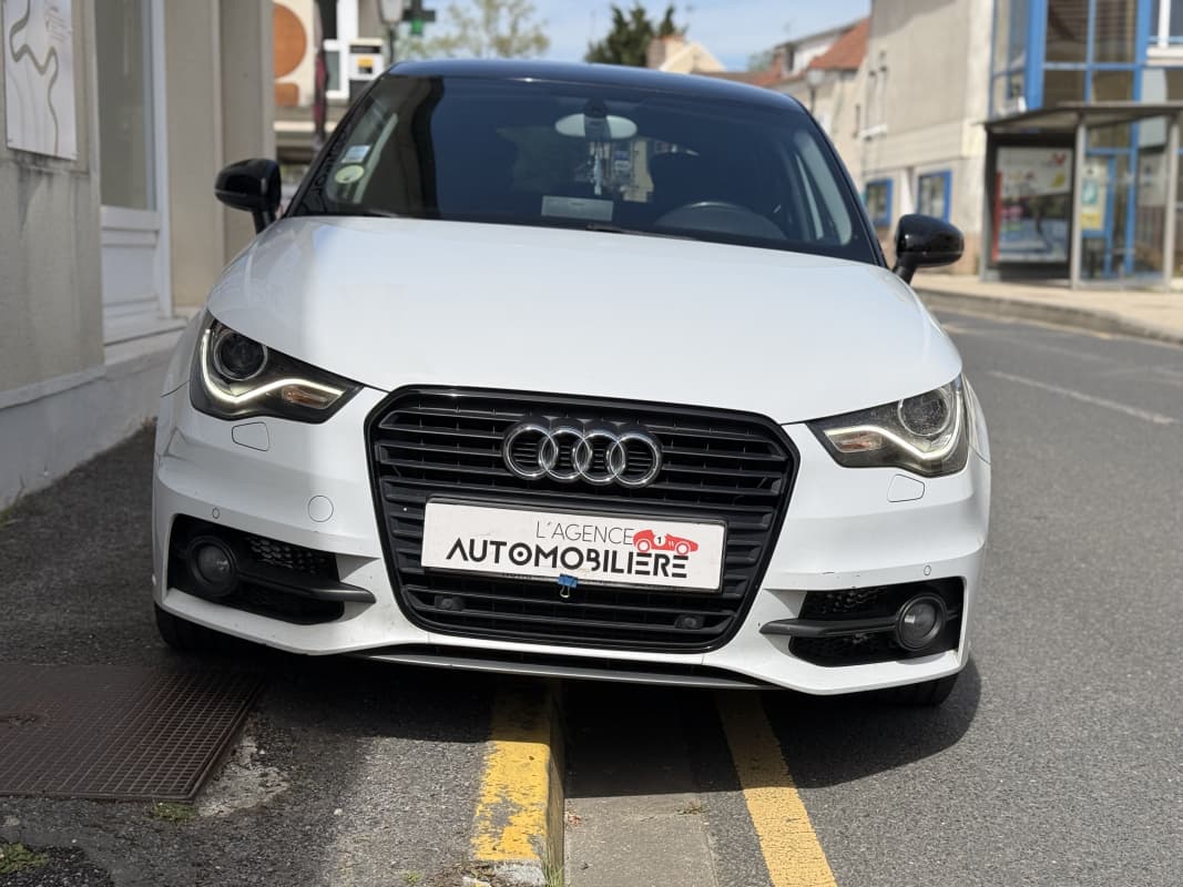 Audi A1 Sportback S-Line 1.6TDI 90 CH Blanc Diesel 2014 — photo 2