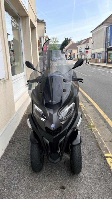 Piaggio MP3 530 HPE SPORT Noir 2022 Automatique Essence — photo 3