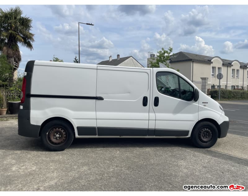 Renault Trafic II Phase 2 VAN L2H1 2.0 dCi 90cv Confort — photo 2