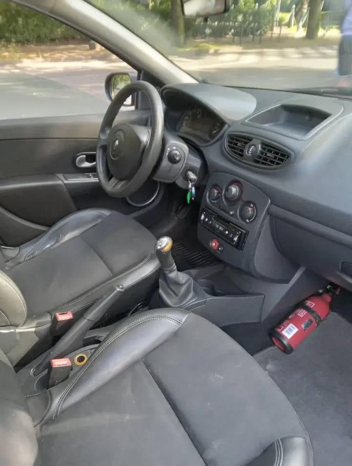 Renault Clio — photo 2