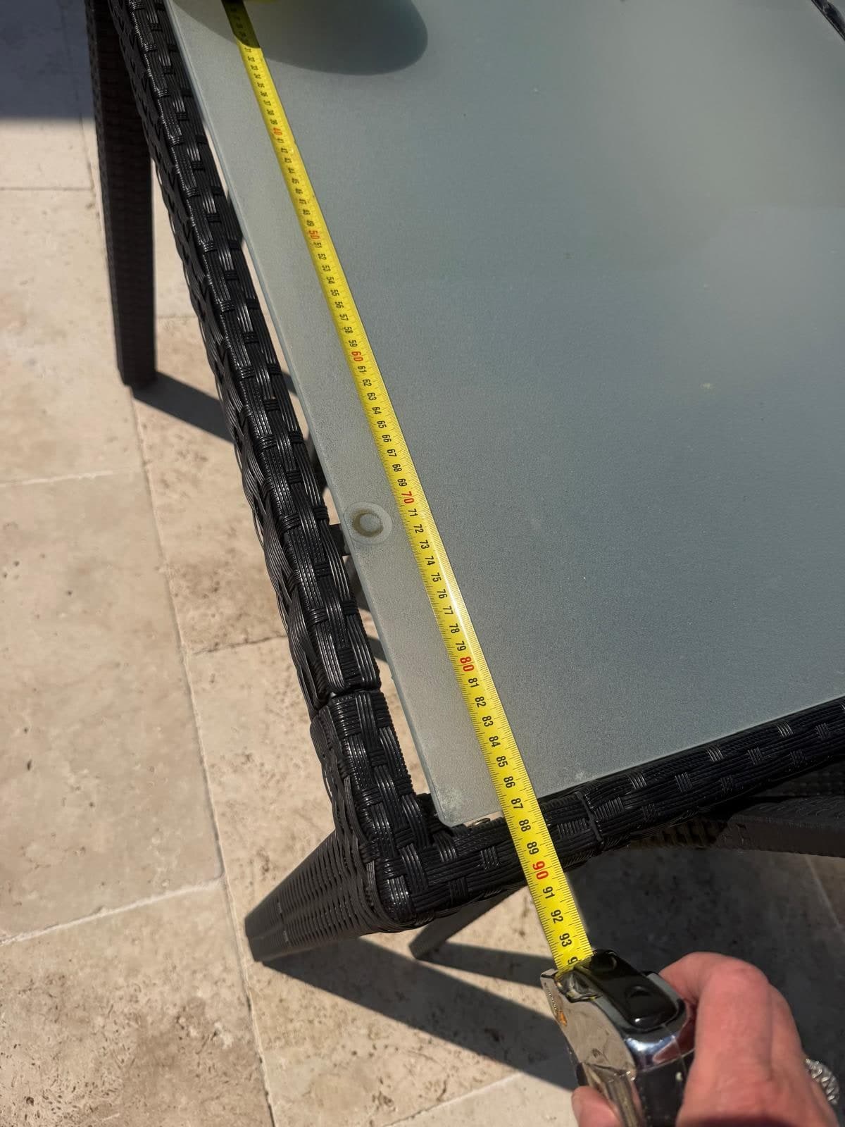 Vend table SANS LES CHAISES en verre et osier — photo 2