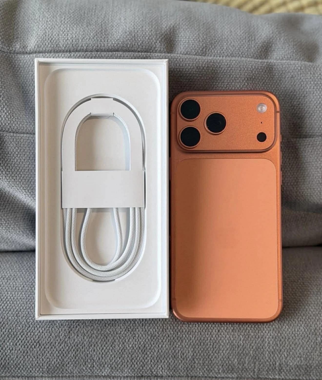 Apple iPhone 17 Pro Max – 2TB – Orange – AT&T Only – Excellent Condition à Toulouse — 650 €