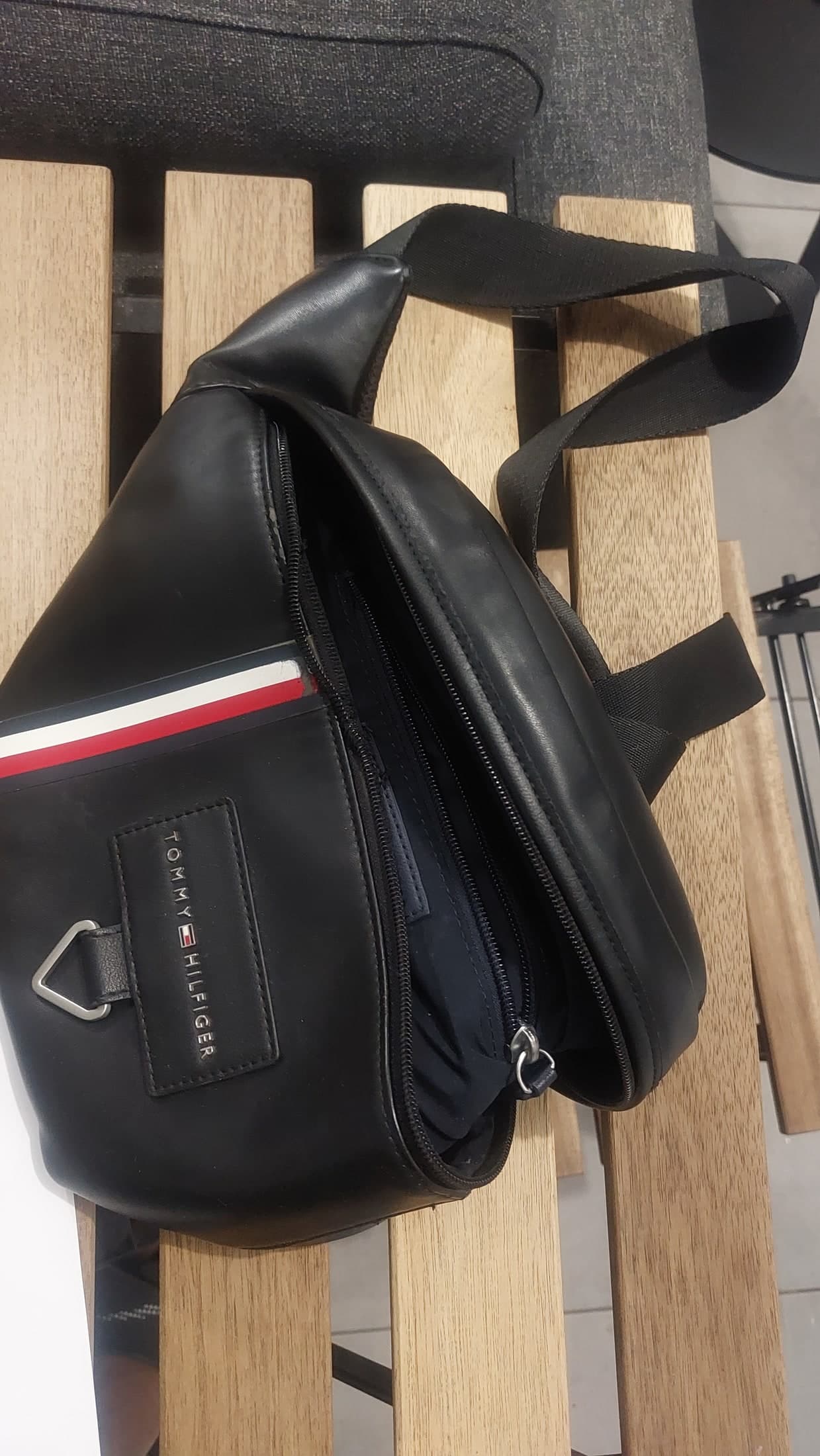 Sacoche tommy hilfiger à Gournay sur marne — 20 €