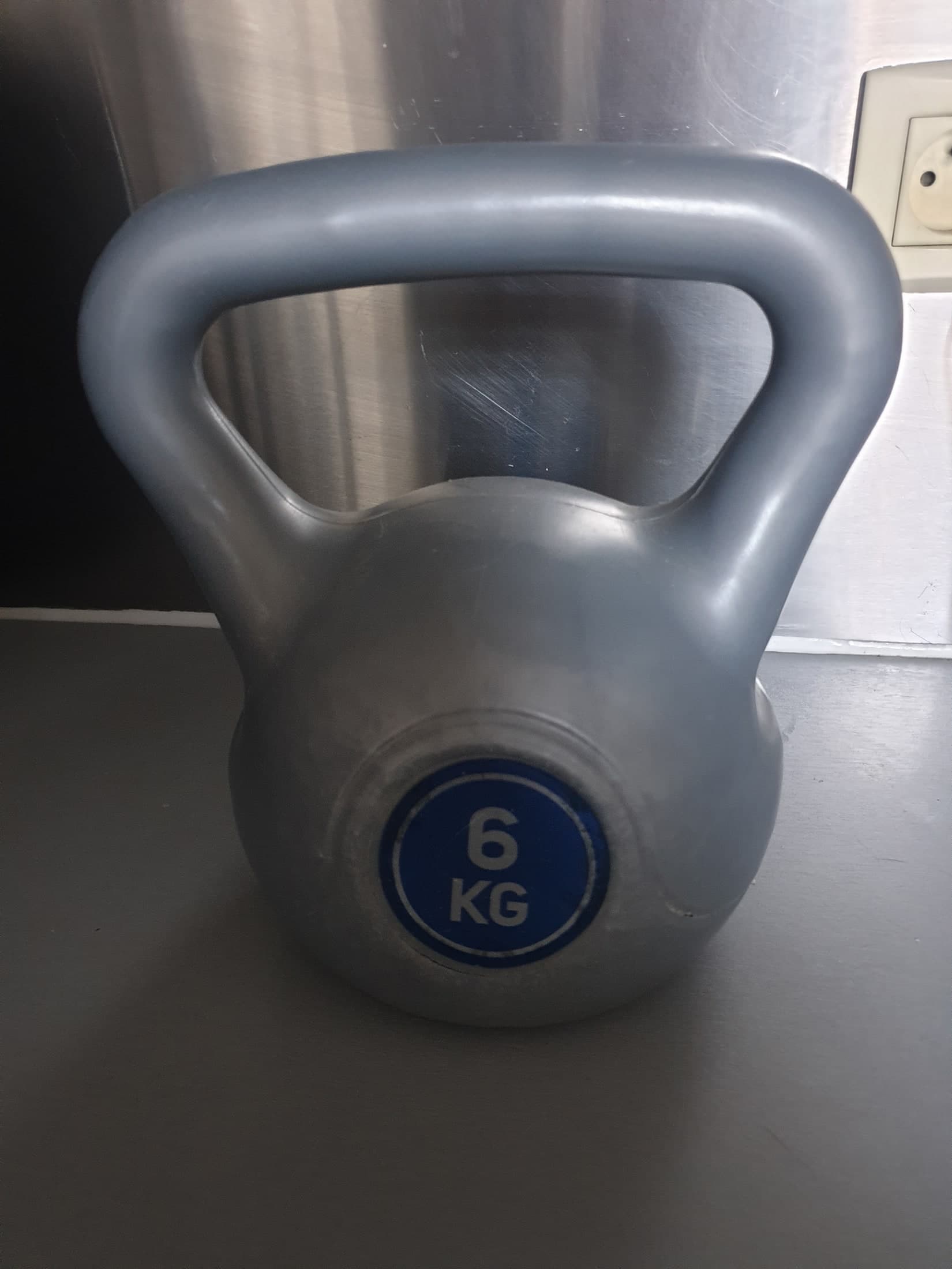 kettlebell de 6 kg à 89100 sens — 10 €
