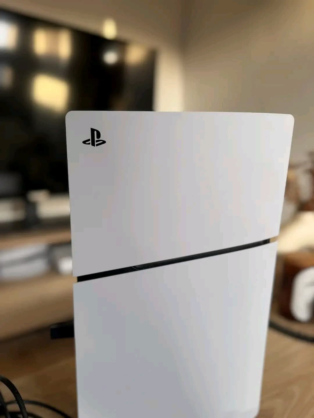 PlayStation 5 avec lecteur CD — photo 3
