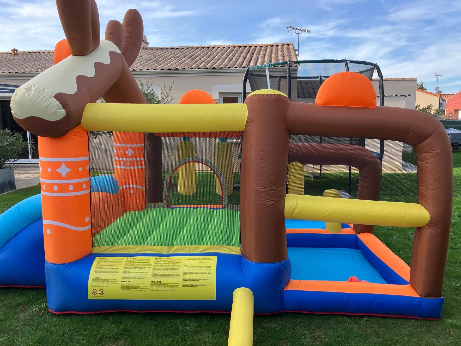 Château gonflable Wapiti/Renne de Noël à Rocheservière — 350 €