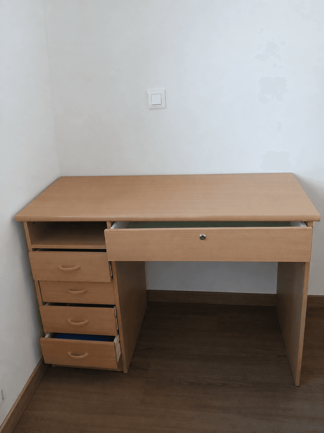 Bureau bois en bon etat à Aix les Bains — 20 €