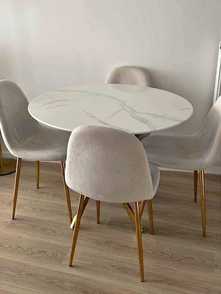 table avec 4 cheises — photo 2