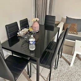 table avec 4 cheises — photo 2