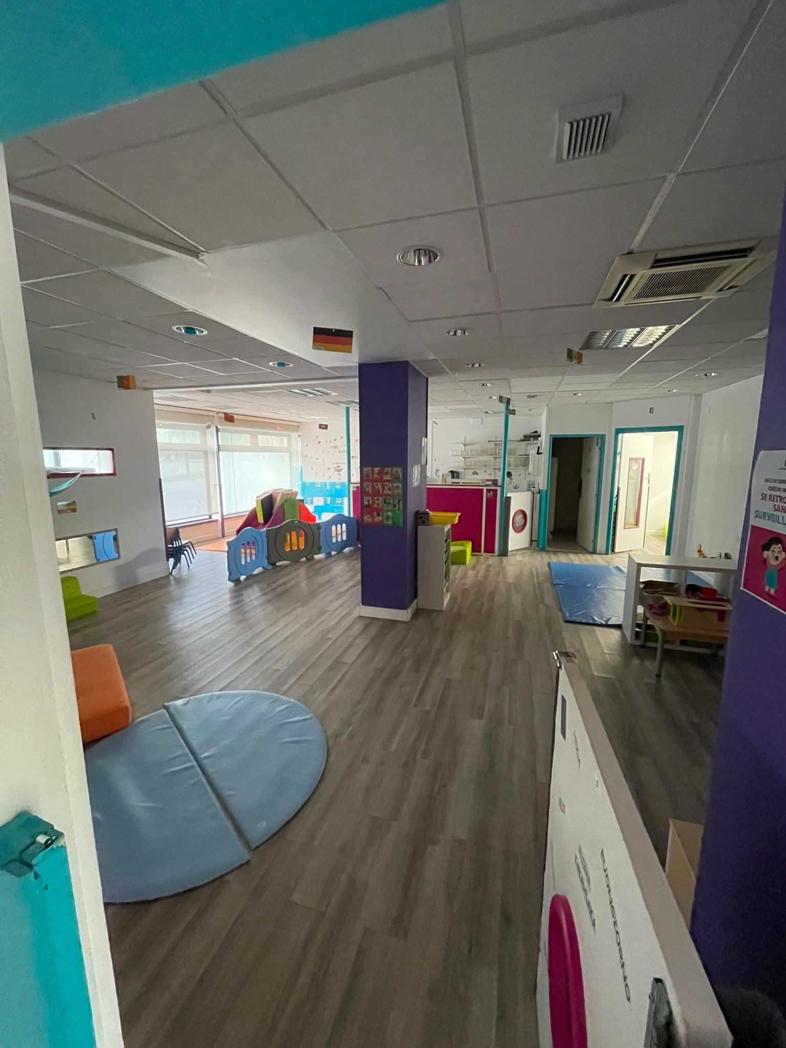 À vendre à Fresnes (94), murs commerciaux libres de toute occupation de 141,17 m², situés au rez-de-chaussée avec vitrine, 14 rue du Docteur Charcot. — photo 2
