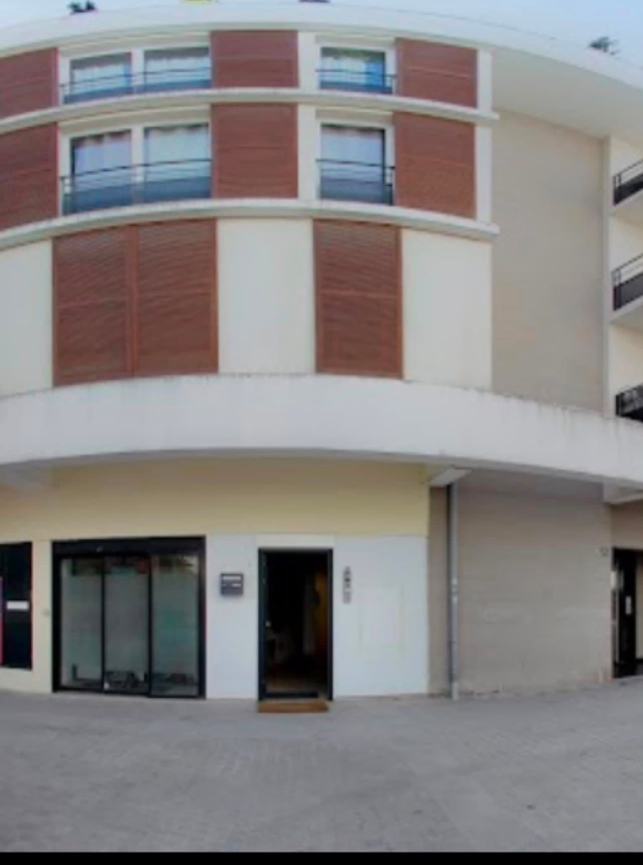 À vendre à Fresnes (94), murs commerciaux libres de toute occupation de 141,17 m², situés au rez-de-chaussée avec vitrine, 14 rue du Docteur Charcot. — photo 3