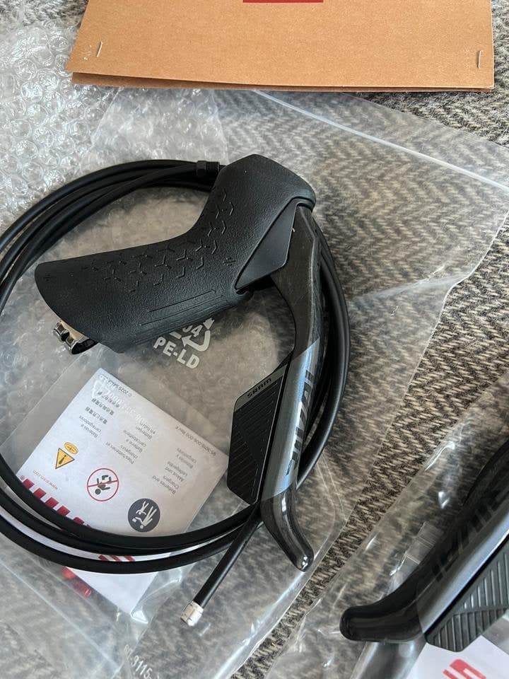 Manettes SRAM Rival AXS E1