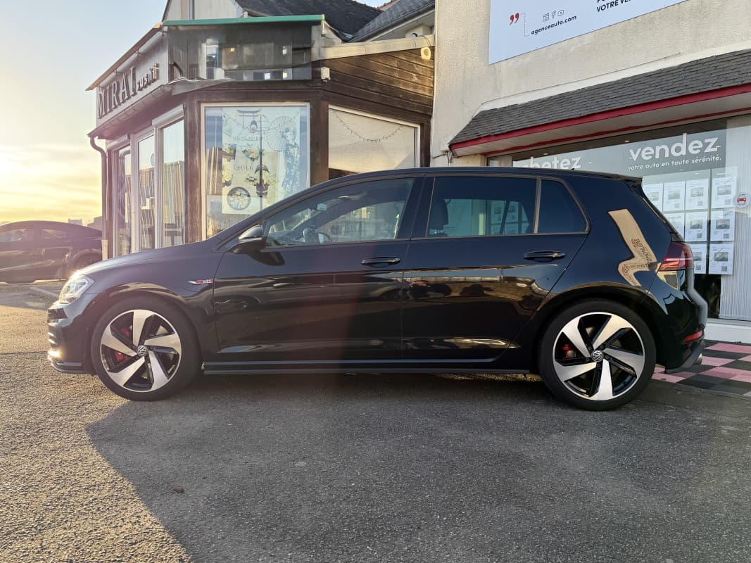 Volkswagen Golf 2.0 TSI 245 DSG7 GTI Performance Noir 2019 — photo 2